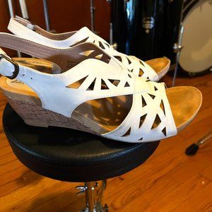 Bellini Beauty Wedge Sandal White Size 13W